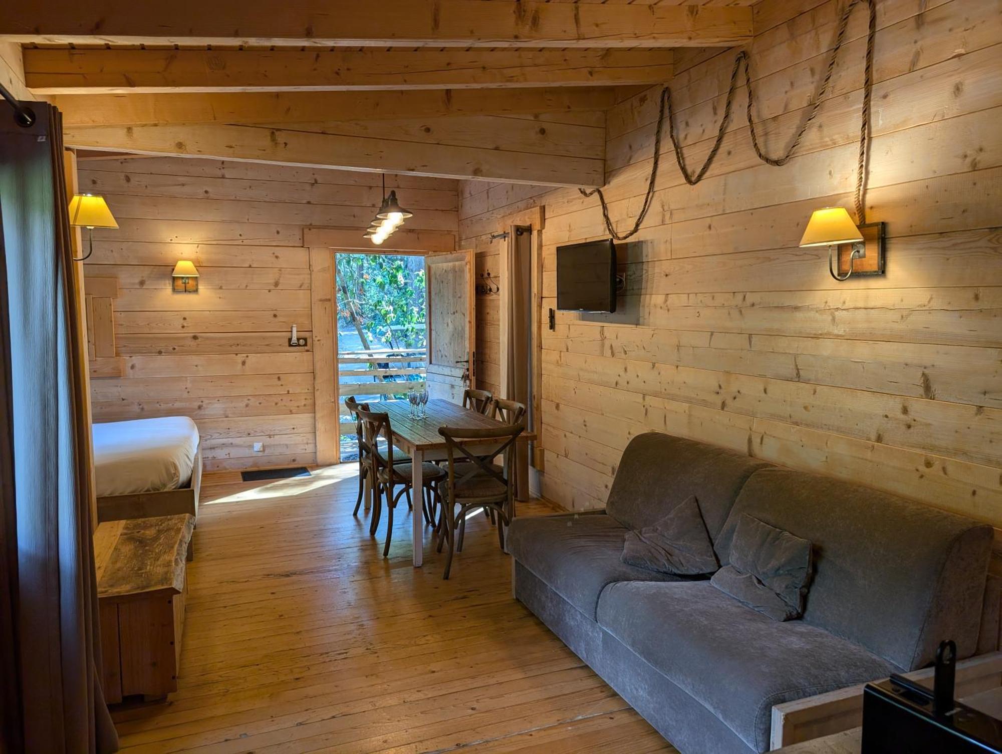 Les Cabanes Dans Les Bois Logis Hotel Villedubert Kültér fotó