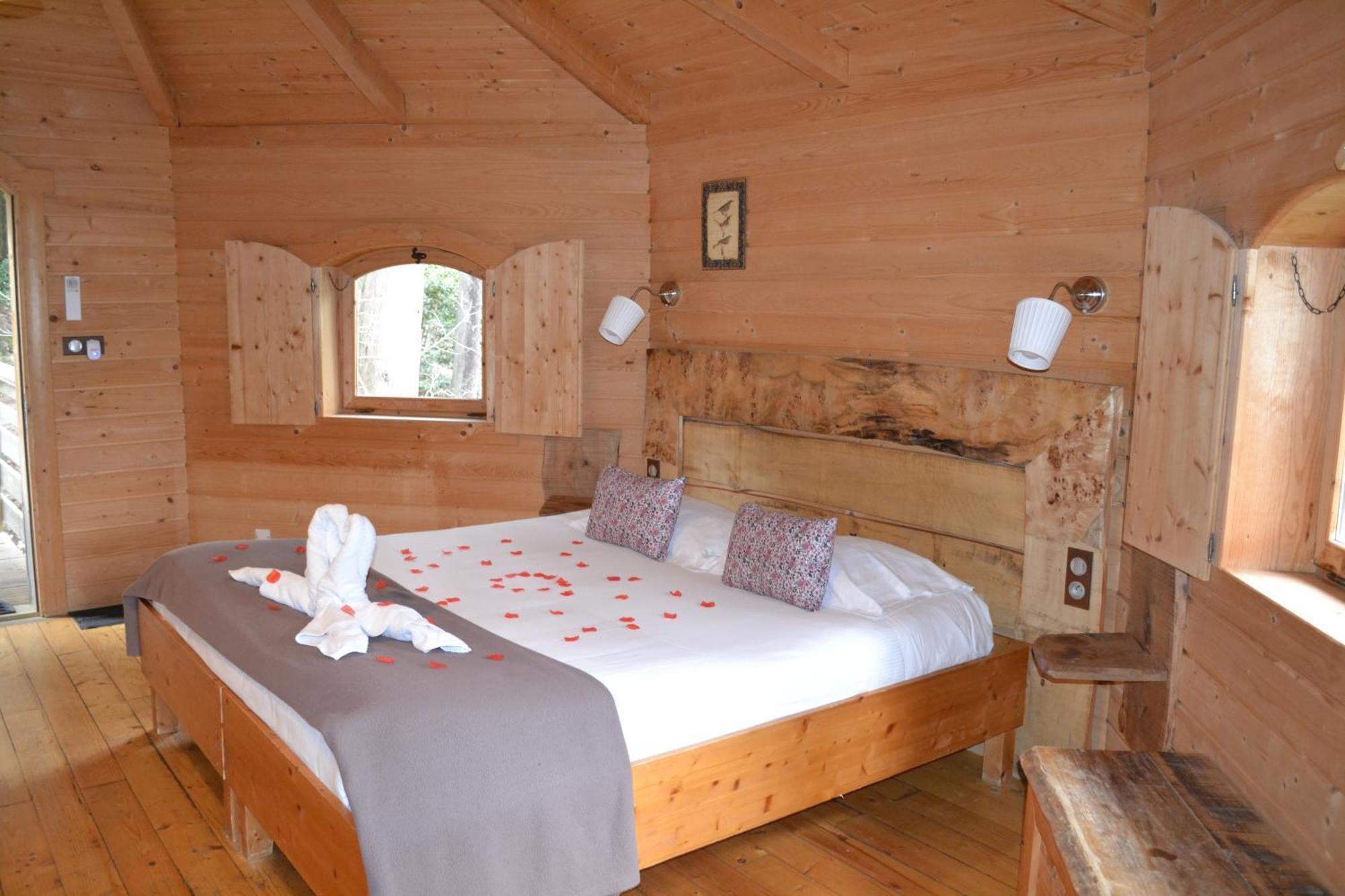 Les Cabanes Dans Les Bois Logis Hotel Villedubert Kültér fotó